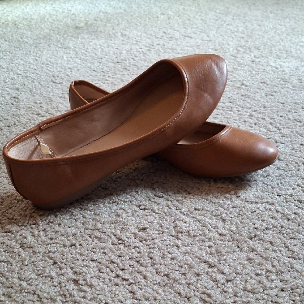 Universal Thread Tan Leather Flats - Picture 2 of 4
